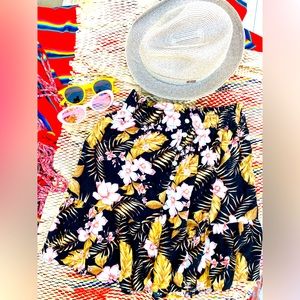 I’m selling a mini skirt. famous brand from Miami